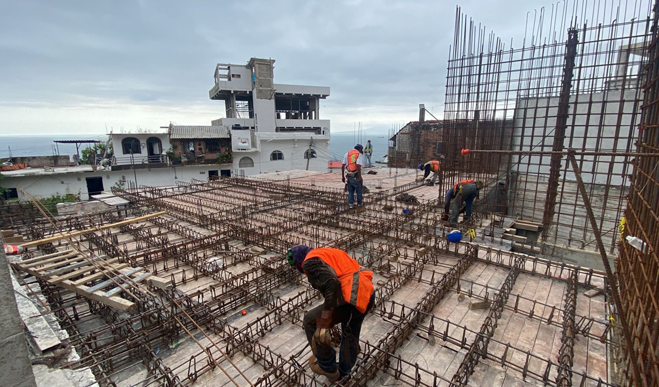Obra de construcción con armado estructural